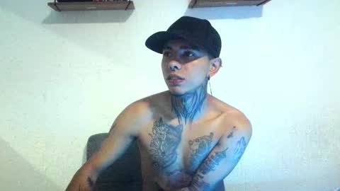 Snapshot of aress_1 chatting on November 12, 4:35 am Ares online show from November 12, 4:35 am