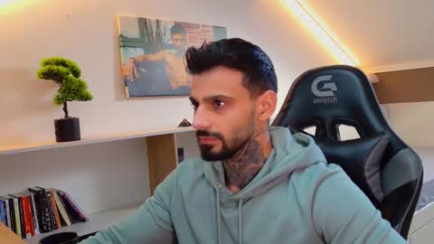 Snapshot of aressteel chatting on October 20, 6:03 am Ares Steel online show from October 20, 6:03 am