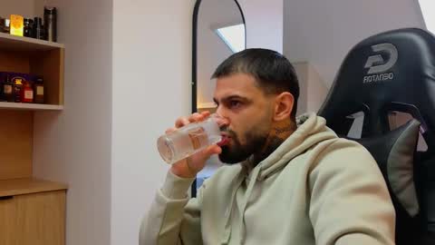 Snapshot of aressteel chatting on November 13, 10:25 am Ares Steel online show from November 13, 10:25 am