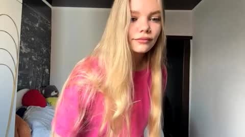 Snapshot of argeliaboivin chatting on October 30, 6:48 am Amelia online show from October 30, 6:48 am