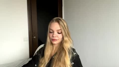 Snapshot of argeliaboivin chatting on November 6, 6:03 am Amelia online show from November 6, 6:03 am