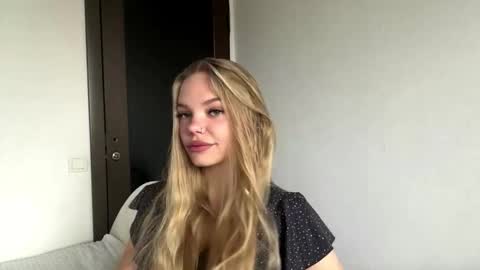 Snapshot of argeliaboivin chatting on November 8, 5:51 am Amelia online show from November 8, 5:51 am