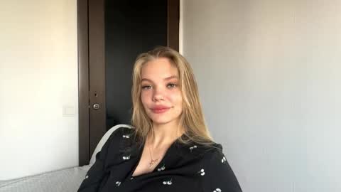 Snapshot of argeliaboivin chatting on November 9, 5:39 am Amelia online show from November 9, 5:39 am