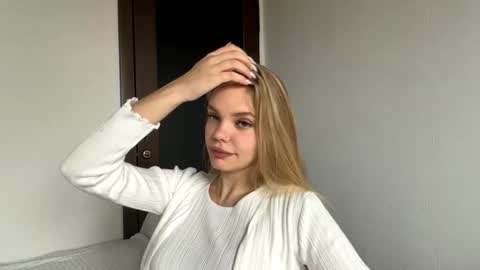 Snapshot of argeliaboivin chatting on November 12, 5:41 am Amelia online show from November 12, 5:41 am