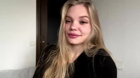 Snapshot of argeliaboivin chatting on November 23, 5:40 am Amelia online show from November 23, 5:40 am