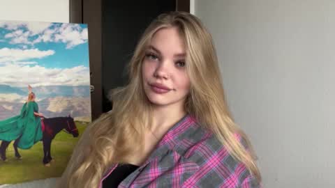 Snapshot of argeliaboivin chatting on December 2, 8:08 am Amelia online show from December 2, 8:08 am