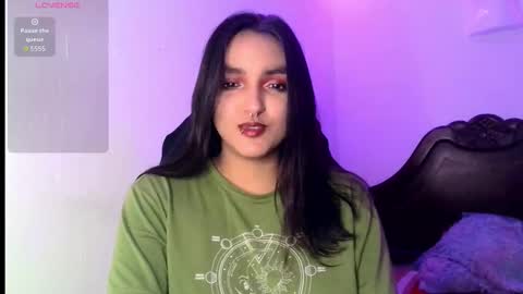 Snapshot of ari_20_ chatting on November 5, 12:21 am Bella online show from November 5, 12:21 am