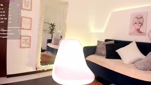 Snapshot of ari_es chatting on February 5, 5:53 pm Ari online show from February 5, 5:53 pm