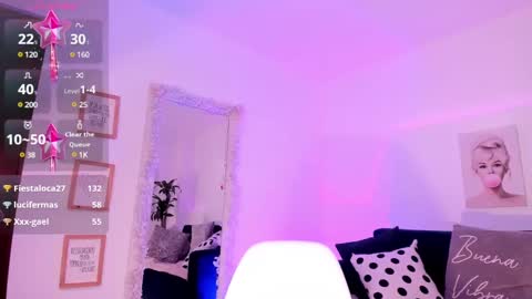 Snapshot of ari_es chatting on February 24, 8:03 pm Ari online show from February 24, 8:03 pm