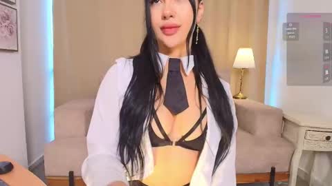 Snapshot of ari_es chatting on October 7, 12:46 pm Ari online show from October 7, 12:46 pm