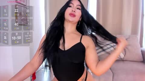 Snapshot of ari_es chatting on November 14, 2:38 pm Ari online show from November 14, 2:38 pm