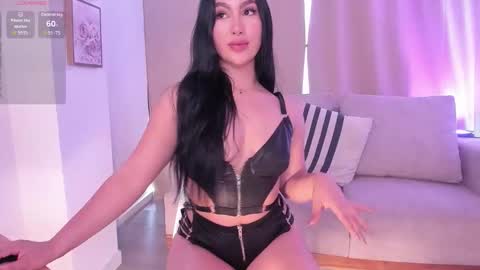 Snapshot of ari_es chatting on January 16, 4:11 pm Ari online show from January 16, 4:11 pm