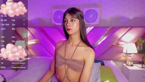 Snapshot of ari_sunshine chatting on January 21, 8:43 pm Ari online show from January 21, 8:43 pm