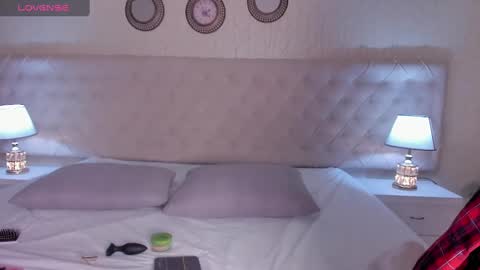 Snapshot of ari_sunshine chatting on February 5, 7:53 pm Ari online show from February 5, 7:53 pm