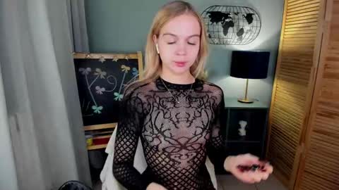 Snapshot of aria69stars chatting on November 18, 3:38 pm aria69stars online show from November 18, 3:38 pm