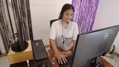 aria_arthur online show from November 25, 3:01 pm