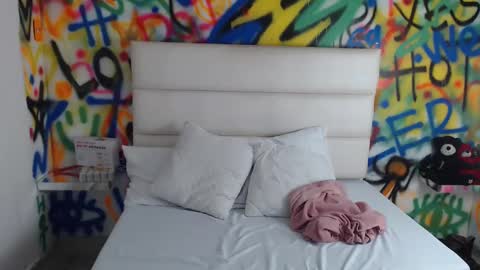 Snapshot of aria_martiin chatting on December 15, 11:23 am aria online show from December 15, 11:23 am