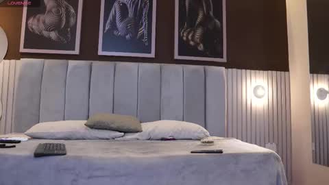 Ariaa online show from November 5, 7:03 pm