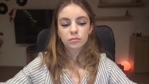 Snapshot of ariacreazy chatting on December 19, 9:49 pm AriaCreazy online show from December 19, 9:49 pm