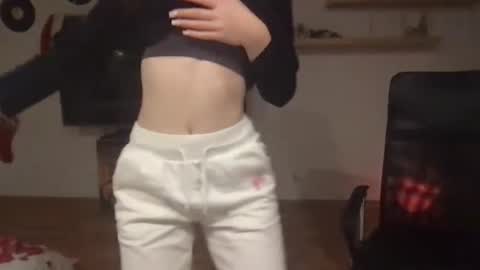 Snapshot of ariacreazy chatting on December 28, 12:15 am AriaCreazy online show from December 28, 12:15 am