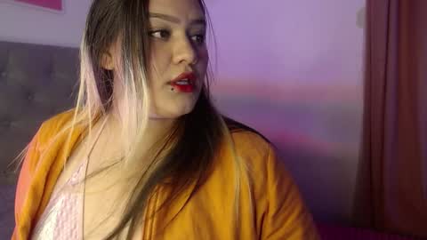 Snapshot of ariadna_martin chatting on December 15, 1:46 am Ari online show from December 15, 1:46 am