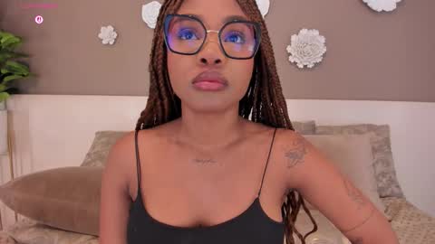 Snapshot of ariafoster chatting on December 4, 4:11 am Aria Foster online show from December 4, 4:11 am