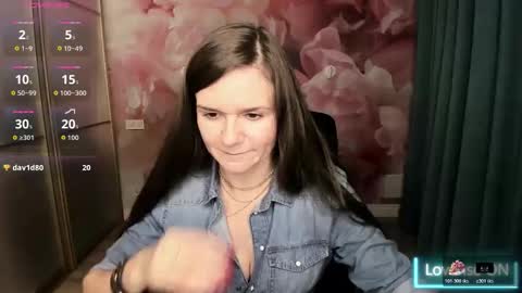 Snapshot of ariagrays chatting on October 30, 3:24 pm AriaGray online show from October 30, 3:24 pm