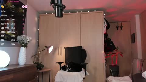 DaniAri - dimension X at night NY time online show from December 7, 4:42 am