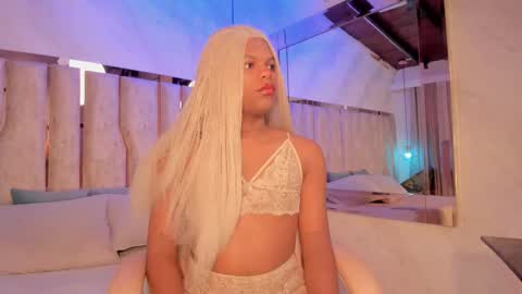 Snapshot of ariana_grande233 chatting on February 13, 11:50 am ariana_grande233 online show from February 13, 11:50 am