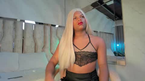 Snapshot of ariana_grande233 chatting on March 3, 11:38 am ariana_grande233 online show from March 3, 11:38 am