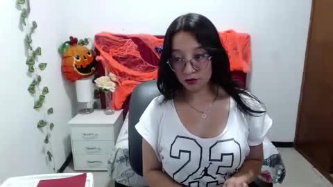 Snapshot of ariana_johnson7 chatting on October 25, 7:19 pm ariana_johnson7 online show from October 25, 7:19 pm