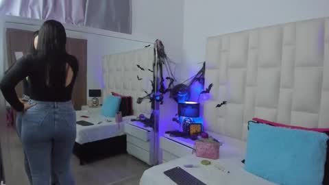 Snapshot of ariana_rouse_ chatting on October 22, 5:02 pm ariana online show from October 22, 5:02 pm