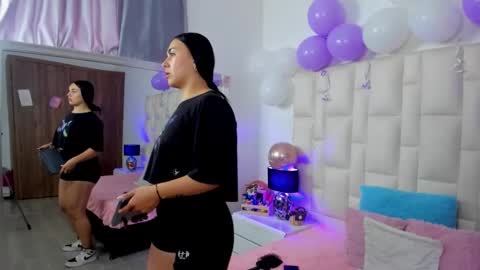 Snapshot of ariana_rouse_ chatting on November 6, 4:52 pm ariana online show from November 6, 4:52 pm