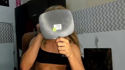 ARIANA SALAZAR online show from January 2, 5:57 am