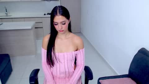 Ari online show from December 1, 7:30 pm