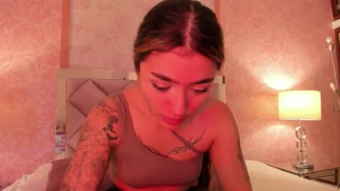 Snapshot of ariana_villada chatting on December 3, 3:14 am Ari online show from December 3, 3:14 am