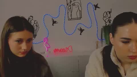 Snapshot of arianaa_cat chatting on February 8, 10:18 am arianaa_cat online show from February 8, 10:18 am