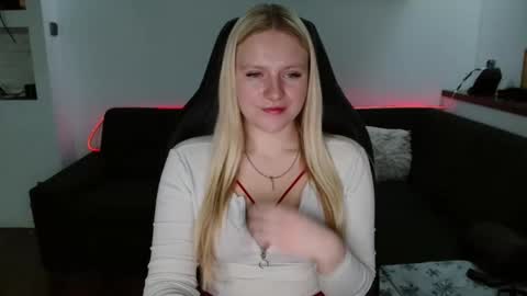 arianaluxe online show from February 5, 9:03 am