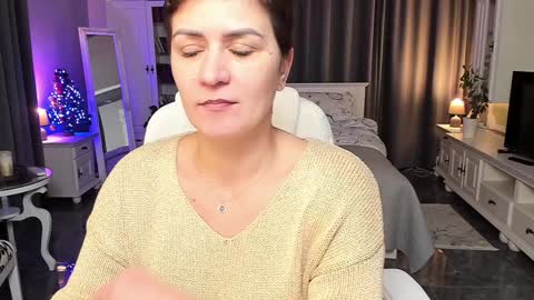 Snapshot of arianasage_ chatting on December 13, 2:38 pm Ana online show from December 13, 2:38 pm