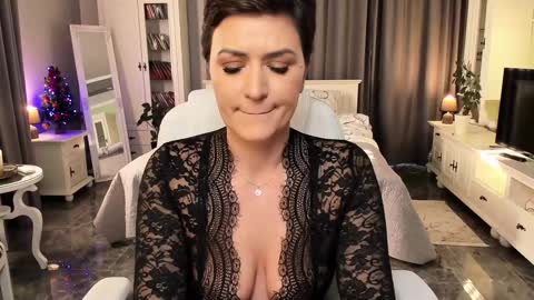 Snapshot of arianasage_ chatting on December 17, 12:33 pm Ana online show from December 17, 12:33 pm