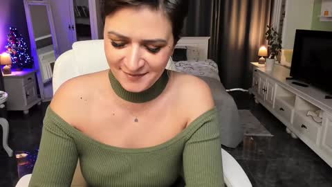 Snapshot of arianasage_ chatting on December 20, 10:05 am Ana online show from December 20, 10:05 am