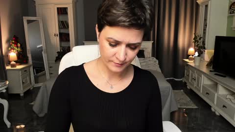 Snapshot of arianasage_ chatting on December 27, 10:55 am Ana online show from December 27, 10:55 am