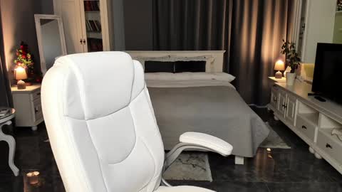 Snapshot of arianasage_ chatting on December 29, 1:17 pm Ana online show from December 29, 1:17 pm