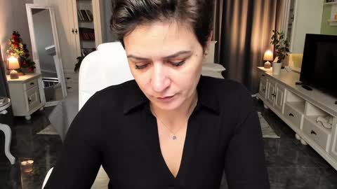 Snapshot of arianasage_ chatting on January 4, 10:49 am Ana online show from January 4, 10:49 am