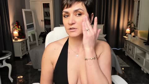 Snapshot of arianasage_ chatting on January 9, 10:52 am Ana online show from January 9, 10:52 am