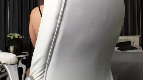 Snapshot of arianasage_ chatting on January 21, 2:37 pm Ana online show from January 21, 2:37 pm