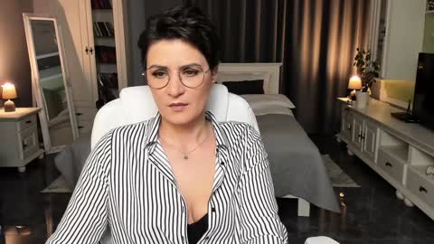 Snapshot of arianasage_ chatting on January 28, 3:35 pm Ana online show from January 28, 3:35 pm