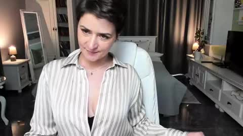 Snapshot of arianasage_ chatting on February 11, 1:30 pm Ana online show from February 11, 1:30 pm