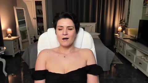 Snapshot of arianasage_ chatting on February 12, 3:49 pm Ana online show from February 12, 3:49 pm