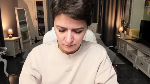 Snapshot of arianasage_ chatting on February 13, 12:21 pm Ana online show from February 13, 12:21 pm